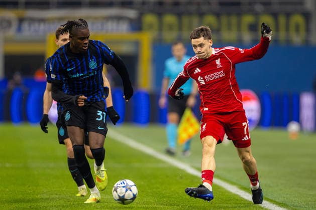 Football - UEFA Champions League - League Phase - Internazionale Milano v Liverpool FC MILAN, ITALY - Tuesday, December 9, 2025: Liverpool s Florian Wirtz and Internazionale Milano s Yann-Aurel Bisseck (L) during the UEFA Champions League game between Internazionale Milano and Liverpool FC at the Stadio San Siro. (Photo by David Rawcliffe Propaganda) ITALY Stadio San Siro LOMBARDY ITALY  Copyright: xDavidxRawcliffex P2025-12-09-Inter_Liverpool-42
