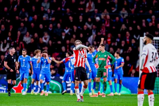 Yarek Gasiorowski of PSV Eindhoven looks dejected after conceding his sides third goal PSV Eindhoven v Atletico de Madrid, UEFA Champions League 2025 26 League Phase MD6, PSV Eindhoven v Atletico de Madrid, PSV Stadion, December 9, 2025, Eindhoven, Netherlands.
