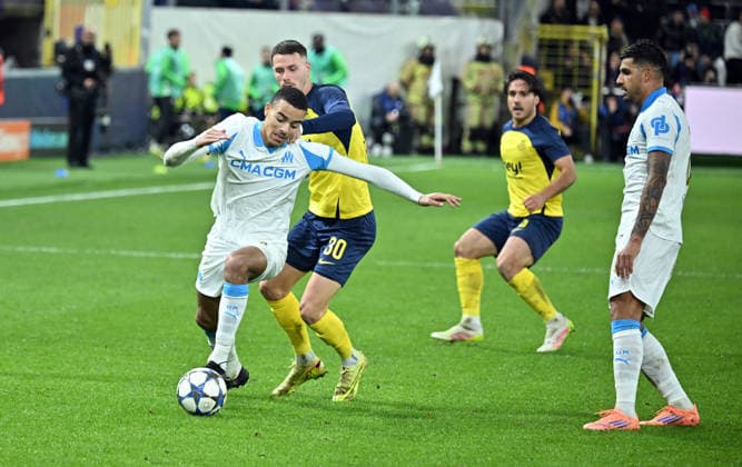 Union Saint-Gilloise v Olympique de Marseille - UEFA Champions League BRUSSELS, BELGIUM - DECEMBER 9: Marseille’s Mason Greenwood (10) in action against Union Saint-Gilloise’s Raul Florucz (30) during a UEFA Champions League Group Stage match at Anderlecht Lotto Park Stadium in Brussels, Belgium, on December 9, 2025. Dursun Aydemir Anadolu Brussels Belgium. Editorial use only. Please get in touch for any other usage.  Copyright: x2025xAnadoluxDursunxAydemirx