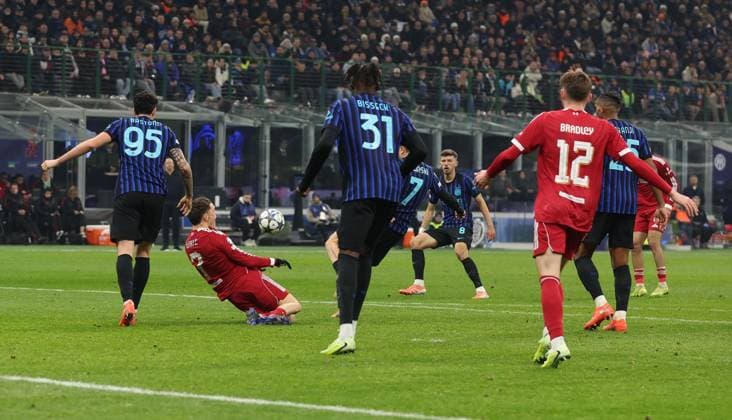 A Penalty is awarded after a VAR check for a foul on Florian Wirtz of Liverpool Inter Milan v Liverpool, UEFA Champions League, Group Stage, Football, San Siro Stadium, Milan, Italy- 09 Dec 2025Milan San Siro Italy EDITORIAL USE ONLY No use with unauthorised audio, video, data, fixture lists, club league logos or live services. Online in-match use limited to 120 images, no video emulation. No use in betting, games or single club league player publications. Copyright: xKieranxMcManus Shutterstockx 16009887au