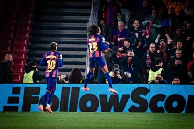 Goal celebration for 1 1 by Jules Kounde 23 FC Barcelona , FC Barcelona vs Eintracht Frankfurt, Champions League, Group stage, Matchday 6, 09 12 2025 Barcelona Catalonia Spain Copyright: xkolbert-press MarcxNiemeyerx