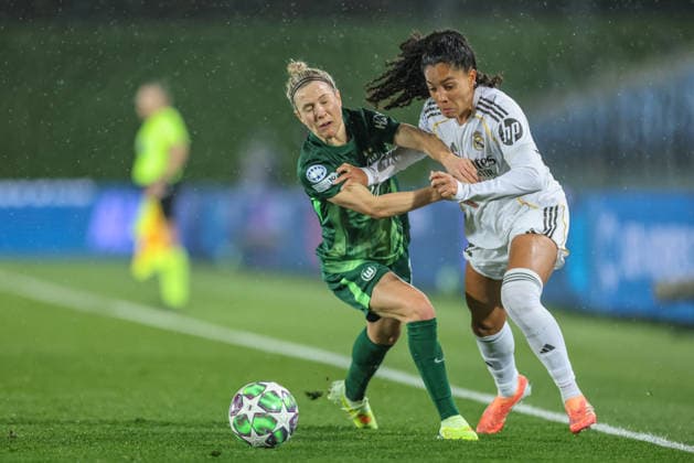ESP, Madrid, Real Madrid vs VfL Wolfsburg, Womens Champions League, Football, UEFA, Season 2025 2026, Alfredo di Stefano, 5 Matchday in picture f l Svenja Huth VfL Wolfsburg 10 , Yasmim Real Madrid 12 , Duel DFB DFL REGULATIONS PROHIBIT ANY USE OF PHOTOGRAPHS AS IMAGE SEQUENCES AND OR QUASI VIDEO, 09 12 2025 Copyright: HMBxMedia HendrikxHamelau