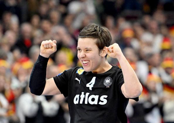 Cheers Alina Grijseels GER Womens Handball World Championship 2025, Quarterfinals Germany GER Brazil BRA 30 23, on 09 12 2025 in Dortmund Germany Womens Handball World Championship from 26 11 14 12 2025 in Germany Netherlands Â
