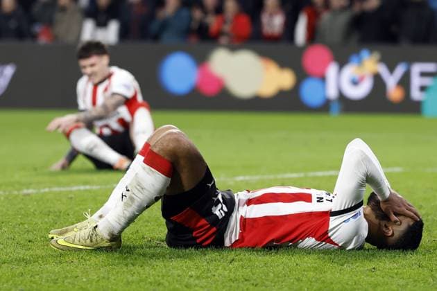 Fußball, CL, PSV Eindhoven - Atletico Madrid EINDHOVEN - Ismael Saibari of PSV Eindhoven is disappointed after the UEFA Champions League match between PSV Eindhoven and AtlÃ tico Madrid at the Phillips Stadium on December 9, 2025, in Eindhoven, Netherlands. ANP MAURICE VAN STEEN UEFA Champions League matchday 6 2025-2026 xVIxANPxSportx xxANPxIVx 544427995 originalFilename: 544427995.jpg