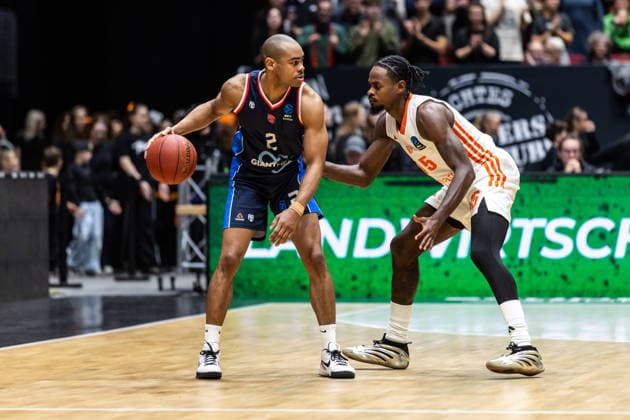 GER, BKT EuroCup, Season 2025 2026, Niners Chemnitz Panionios Cosmorama Travel Athens 09 12 2025, Fair, Chemnitz, GER, BKT EuroCup, Season 2025 2026, Niners Chemnitz Panionios Cosmorama Travel Athens Markel Starks Panionios Cosmorama Travel Athens 2 , Ty Brewer Niners Chemnitz, 15 Photo Alexander Trienitz Chemnitz Fair Saxony Germany
