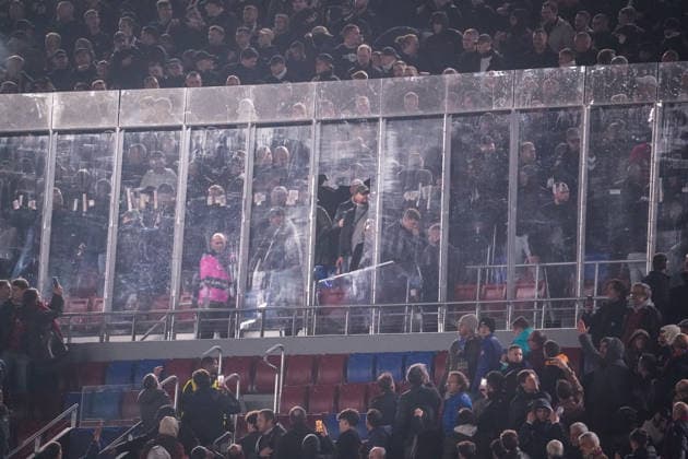 Football UEFA Champions League 2025 26, Matchday 6 FC Barcelona vs Eintracht Frankfurt Camp Nou Barcelona Frankfurt visiting fans smash security glass wall at guest block and throw objects Barcelona Province of Barcelona Spain Copyright: xJOERANxSTEINSIEKx