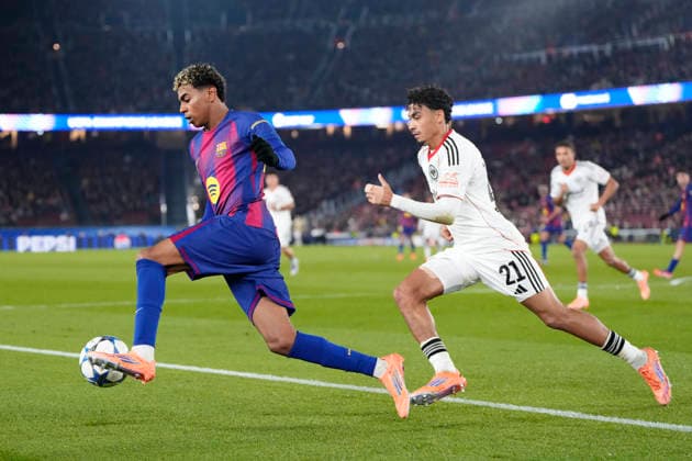 FC Barcelona, Barca v Eintracht Frankfurt - UEFA Champions League 2025 26 League Phase MD6 Lamine Yamal right winger of Barcelona and Spain and Nathaniel Brown left-back of Eintracht Frankfurt and Germany compete for the ball during the UEFA Champions League 2025 26 League Phase MD6 match between FC Barcelona and Eintracht Frankfurt at Spotify Camp Nou on December 9, 2025 in Barcelona, Spain. Barcelona Spain  Copyright: xJosexBretonx originalFilename:bretonhernandez-fcbarcel251209_nprK0.jpg