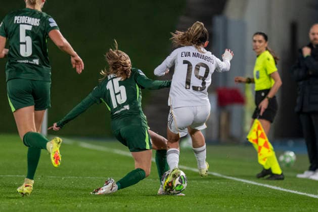 December 9, 2025, Madrid, Madrid, Spain: JANOU LEVELS of Wolfsburg battles for possession with EVA MARIA NAVARRO of Real Madrid Femenino CF during the Women s Champions League match REAL MADRID FEMENINO - VFL WOLFSBURGO on december 09, 2025, Valdebebas, Madrid, Spain. Madrid Spain - ZUMAc312 20251209_zsp_c312_110 Copyright: xOscarxManuelxSanchezx