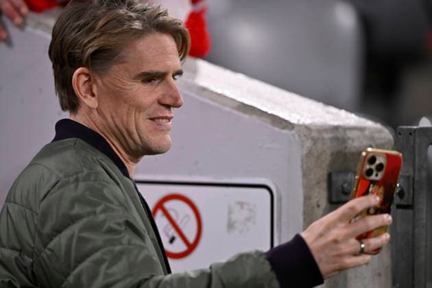 Sports Director Christoph Freund FC Bayern Muenchen FCB Portrait takes selfie with fan smartphone FC Bayern Muenchen FCB vs Sporting Lisbon SCP Matchday 6 09 12 2025 DFL REGULATES PROHIBIT ANY USE OF PHOTOGRAPHS AS IMAGE SEQUENCES AND OR QUASI VIDEO FC Bayern Muenchen FCB vs Sporting Lisbon SCPn