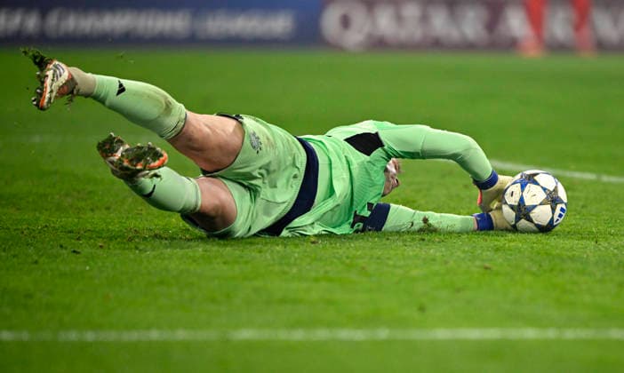 Goalkeeper Manuel Neuer FC Bayern Muenchen FCB 01 Action FC Bayern Muenchen FCB vs Sporting Lisbon SCP Matchday 6 09 12 2025 DFL REGULATIONS PROHIBIT ANY USE OF PHOTOGRAPHS AS IMAGE SEQUENCES AND OR QUASI VIDEO FC Bayern Muenchen FCB vs Sporting Lisbon SCPn