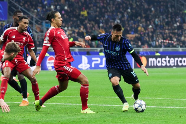 CALCIO - UEFA Champions League - Inter - FC Internazionale vs Liverpool FC Champions League, Day 6, Stadio Giuseppe Meazza, Milan, Inter - Liverpool, in the photo: Lautaro Martinez and Van Dijk Milano Italy  Copyright: xIPAxSport ABACAx