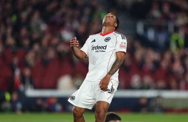 09 12 2025, Football UEFA Champions League, FC Barcelona Eintracht Frankfurt, v l , Jessic Ngankam Eintracht Frankfurt enttaeuscht, enttaeuscht schauend, dissapointed, traurig, frustiert, frust, gefrustet, frustrated DFL DFB REGULATIONS PROHIBIT ANY USE OF PHOTOGRAPHS AS IMAGE SEQUENCES AND OR QUASI VIDEO xdcx Copyright: HMBxMedia Claus