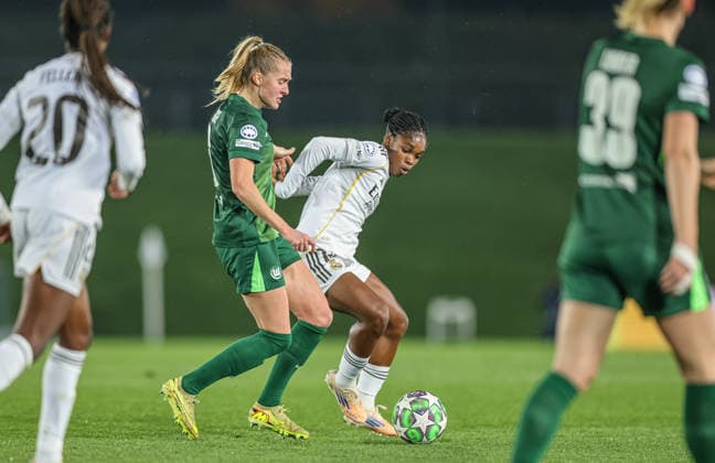 ESP, Madrid, Real Madrid vs VfL Wolfsburg, WomenÂs Champions League, Football, UEFA, Season 2025 2026, Alfredo di Stefano, 5 Matchday in picture v l Janina Minge VfL Wolfsburg 6 , Linda Caicedo Real Madrid 18 DFB DFL REGULATIONS PROHIBIT ANY USE OF PHOTOGRAPHS AS IMAGE SEQUENCES AND OR QUASI VIDEO, 09 12 2025 Copyright: HMBxMedia HendrikxHamelau