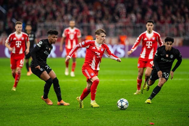 Bayern Munich v Sporting CP - UEFA Champions League MUNICH, GERMANY - DECEMBER 9: Munich’s Lennart Karl (C) controls the ball during a UEFA Champions League League Phase MD6 match against Sporting Clube de Portugal at Football Arena Munich in Munich, Germany, on December 9, 2025. Hesham Elsherif Anadolu Munich Germany. Editorial use only. Please get in touch for any other usage.  Copyright: x2025xAnadoluxHeshamxElsherifx