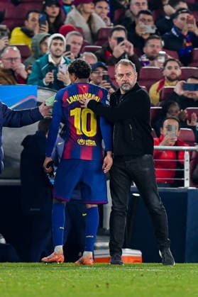 FC Barcelona, Barca v EINTRACHT FRANKFURT SPOTIFY CAMP NOU. BARCELONA. December 9,2025 FC BARCELONA vs EINTRACHT FRANKFURT December 9,2025 Lamine Yamal (10) of FC Barcelona and Hansi Flick head coach of FC Barcelona during the soccer match corresponding to the sixth match of the group stage of the UEFA Champions League between FC Barcelona and Eintracht Frankfurt at Spotify Camp Nou in Barcelona, Spain. Barcelona ESP Copyright: xS.xRosx