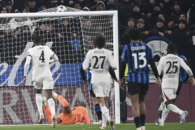 Atalanta v Chelsea - UEFA Champions League BERGAMO, ITALY, DECEMBER 09: Charles De Ketelaere (not seen), of Atalanta, scores during the League phase UEFA Champions League football match between Atalanta and Chelsea at the Stadio di Bergamo, Italy, on December 09, 2025. Isabella Bonotto Anadolu Bergamo Italy. Editorial use only. Please get in touch for any other usage.  Copyright: x2025xAnadoluxIsabellaxBonottox