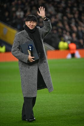 Tottenham Hotspur v Slavia Prague - UEFA Champions League LONDON, UNITED KINGDOM - DECEMBER 10: Former Tottenham player and captain Son Heung-min greets the crowd before the UEFA Champions League match between Tottenham and Slavia Prague at Tottenham Hotspur Stadium in London, United Kingdom, on December 10, 2025. Rasid Necati Aslim Anadolu London United Kingdom. Editorial use only. Please get in touch for any other usage.  Copyright: x2025xAnadoluxRasidxNecatixAslimx
