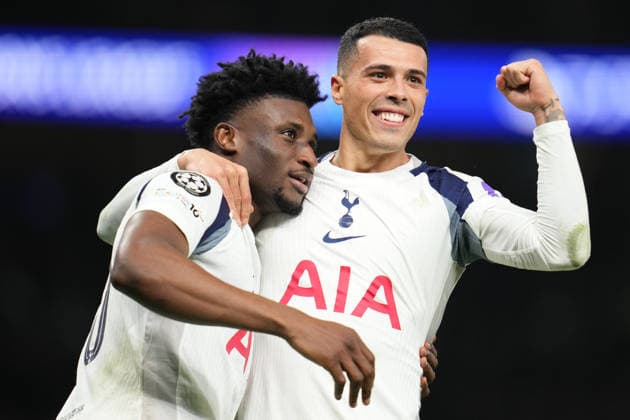 UEFA Champions League Matchday 6 of 8 Tottenham Hotspur v Slavia Prague Pedro Porro of Tottenham Hotspur celebrates Mohammed Kudus of Tottenham Hotspur goal during the UEFA Champions League Matchday 6 of 8 Tottenham Hotspur vs Slavia Prague at Tottenham Hotspur Stadium, London, United Kingdom, 9th December 2025 (Photo by Harvey Murphy News Images) Copyright: xHarveyxMurphy NewsxImagesx