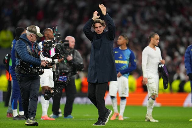 UEFA Champions League Matchday 6 of 8 Tottenham Hotspur v Slavia Prague Thomas Frank manager of Tottenham Hotspur applauds home support during the UEFA Champions League Matchday 6 of 8 Tottenham Hotspur vs Slavia Prague at Tottenham Hotspur Stadium, London, United Kingdom, 9th December 2025 (Photo by Harvey Murphy News Images) Copyright: xHarveyxMurphy NewsxImagesx