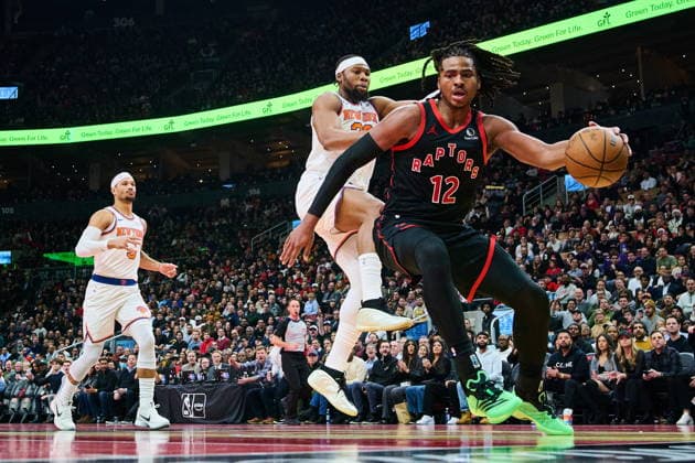 December 9, 2025, Toronto, On, Canada: Toronto Raptors Collin Murray-Boyles (12) drives past New York Knicks Guerschon Yabusele (28) during first half NBA, Basketball Herren, USA Cup basketball action in Toronto, on Tuesday, Dec. 9, 2025. Canada News - December 9, 2025 - ZUMAc35_ 20251209_zaf_c35_101 Copyright: xSammyxKoganx