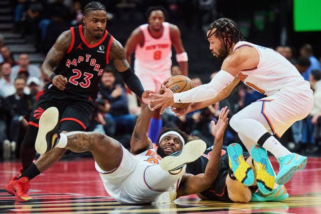 December 9, 2025, Toronto, On, Canada: Toronto Raptors Jamal Shead (23), left to right, New York Knicks Mitchell Robinson (23) New York Knicks Jalen Brunson (11) vie for control of the ball during first half NBA, Basketball Herren, USA Cup basketball action in Toronto, on Tuesday, Dec. 9, 2025. Canada News - December 9, 2025 - ZUMAc35_ 20251209_zaf_c35_105 Copyright: xSammyxKoganx