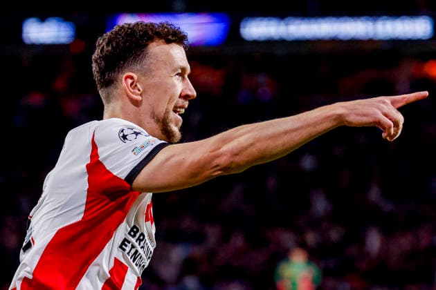 Fußball, CL, PSV Eindhoven - Atletico Madrid UEFA Champions League 2025 26 League Phase MD6 - PSV Eindhoven vs Atletico de Madrid, Netherlands Ivan Perisic of PSV Eindhoven celebrates after scoring his teams second goal during the UEFA Champions League 2025 26 League Phase MD6 match between PSV Eindhoven and Atletico de Madrid at the PSV Stadion in Eindhoven, Netherlands, December 09, 2025. Eindhoven Netherlands  Copyright: xMatrixxImagesx xMarcelxterxBalsx