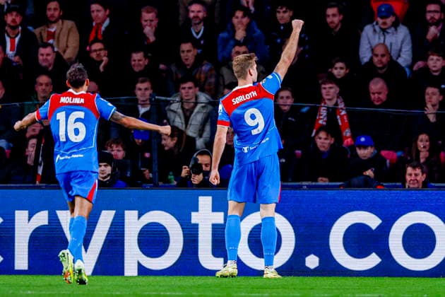 Fußball, CL, PSV Eindhoven - Atletico Madrid UEFA Champions League 2025 26 League Phase MD6 - PSV Eindhoven vs Atletico de Madrid, Netherlands Alexander Sorloth of Atletico Madrid celebrates after scoring his teams third goal during the UEFA Champions League 2025 26 League Phase MD6 match between PSV Eindhoven and Atletico de Madrid at the PSV Stadion in Eindhoven, Netherlands, December 09, 2025. Eindhoven Netherlands  Copyright: xMatrixxImagesx xMarcelxterxBalsx
