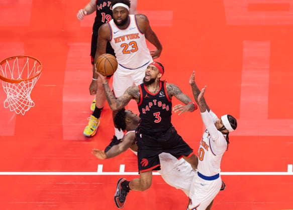 (251210) -- TORONTO, Dec. 10, 2025 -- Brandon Ingram (C) of Toronto Raptors goes for a layup during the 2025-2026 NBA, Basketball Herren, USA Cup quarterfinal match between Toronto Raptors and New York Knicks in Toronto, Canada, on Dec. 9, 2025. (Photo by Xinhua) (SP)CANADA-TORONTO-BASKETBALL-NBA CUP-KNICKS VS RAPTORS ZouxZheng 