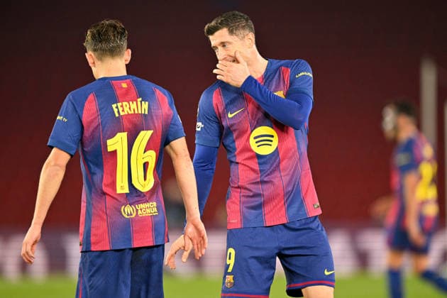 Barcelona, Camp Nou, 09 12 25, ESP, Herren, UEFA Champions Leaugue, Saison 2025 2026, FC Barcelona Eintracht Frankfurt Bild v li FERMIN Barcelona und Robert LEWANDOWSKI Barcelona UEFA regulations prohibit any use of photographs as image sequences and or quasi video Catalonia Spain