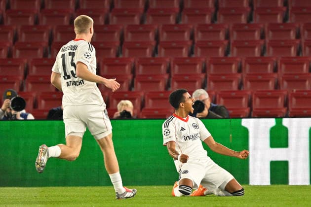 Barcelona, Camp Nou, 09 12 25, ESP, Men, UEFA Champions Leaugue, Season 2025 2026, FC Barcelona Eintracht Frankfurt Bild Ansgar KNAUFF Frankfurt jubilates after his goal to 0 1 UEFA regulations prohibit any use of photographs as image sequences and or quasi video Catalonia Spain