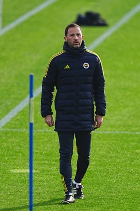 Training session ahead of Fenerbahce v Brann - UEFA Europe League ISTANBUL, TURKIYE - DECEMBER 10: Head coach of Fenerbahce Domenico Tedesco leads a training session ahead of the UEFA Europa League Week 6 match against Brann at the Fenerbahce Can Bartu Facilities in Istanbul, Turkiye on December 10, 2025. Adem Kutucu Anadolu Istanbul Turkey. Editorial use only. Please get in touch for any other usage.  Copyright: x2025xAnadoluxAdemxKutucux