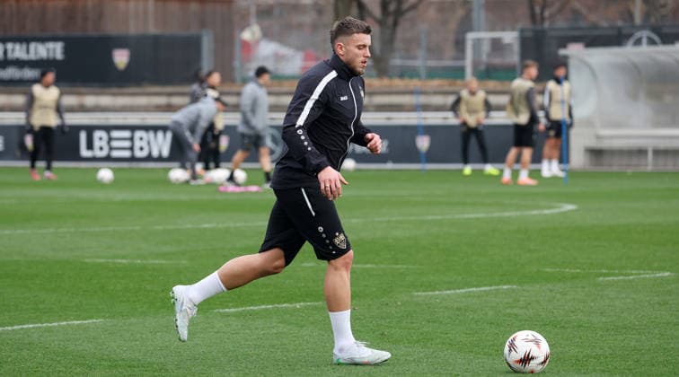 BAU 10 12 2025 Stuttgart Football VfB Stuttgart Training, Ermedin Demirovic VfB