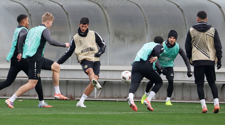 BAU 10 12 2025 Stuttgart Football VfB Stuttgart Training, Chema Andres center