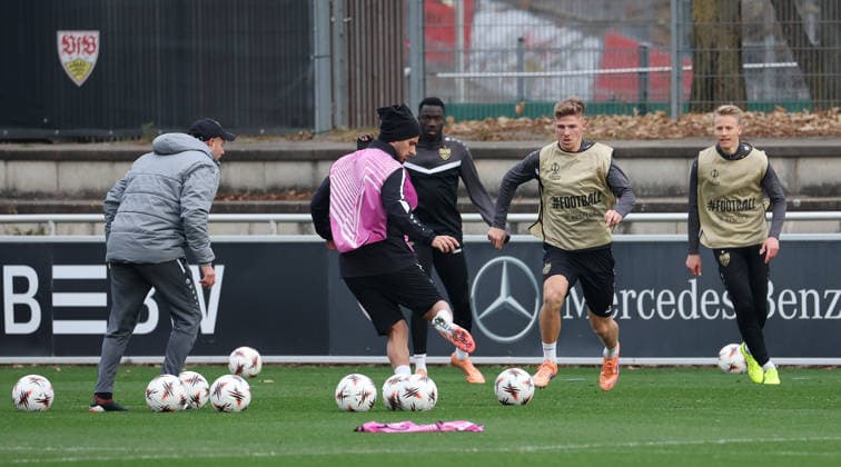 BAU 10 12 2025 Stuttgart Football VfB Stuttgart training, from left