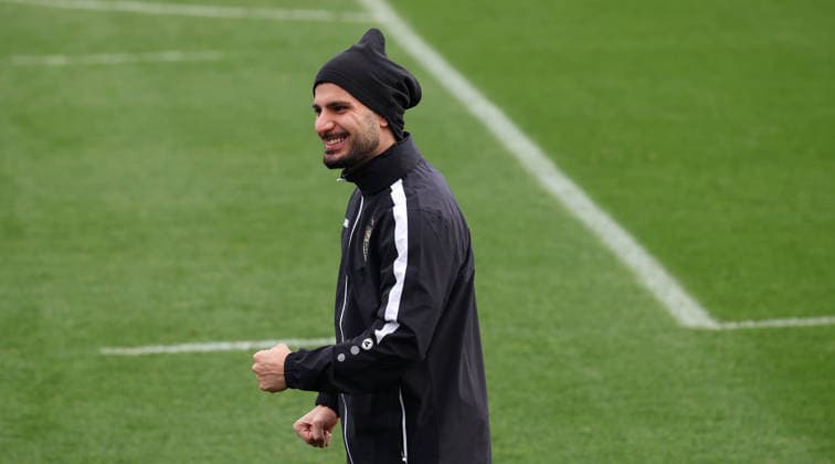 BAU 10 12 2025 Stuttgart soccer VfB Stuttgart training, Deniz Undav clenches his fist