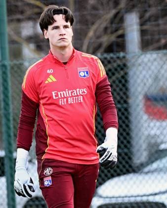 ENTRAINEMENT DE L OL PHOTOPQR LE PROGRES Stéphane GUIOCHON - Décines-Charpieu 10 12 2025 - Match Europa League OL - -GoHeadEagles -A Décines au Groupama Training Center à la veille du match de poule de l Europa League saison 2025 - 2026 OL - Go Ahead Eagles entrainement de l OL ici Rémy Descamps Lyon at training before its match in Europa League Décines-Charpieu Rhône Rhône-Alpes France  Copyright: xPHOTOPQR LExPROGRES MAXPPPxStéphanexGUIOCHONx 20251210LPL5850 20251210LPL5850