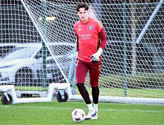 ENTRAINEMENT DE L OL PHOTOPQR LE PROGRES Stéphane GUIOCHON - Décines-Charpieu 10 12 2025 - Match Europa League OL - -GoHeadEagles -A Décines au Groupama Training Center à la veille du match de poule de l Europa League saison 2025 - 2026 OL - Go Ahead Eagles entrainement de l OL ici Rémy Descamps Lyon at training before its match in Europa League Décines-Charpieu Rhône Rhône-Alpes France  Copyright: xPHOTOPQR LExPROGRES MAXPPPxStéphanexGUIOCHONx 20251210LPL5852 20251210LPL5852