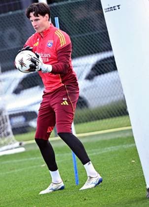 ENTRAINEMENT DE L OL PHOTOPQR LE PROGRES Stéphane GUIOCHON - Décines-Charpieu 10 12 2025 - Match Europa League OL - -GoHeadEagles -A Décines au Groupama Training Center à la veille du match de poule de l Europa League saison 2025 - 2026 OL - Go Ahead Eagles entrainement de l OL ici Rémy Descamps Lyon at training before its match in Europa League Décines-Charpieu Rhône Rhône-Alpes France  Copyright: xPHOTOPQR LExPROGRES MAXPPPxStéphanexGUIOCHONx 20251210LPL5853 20251210LPL5853