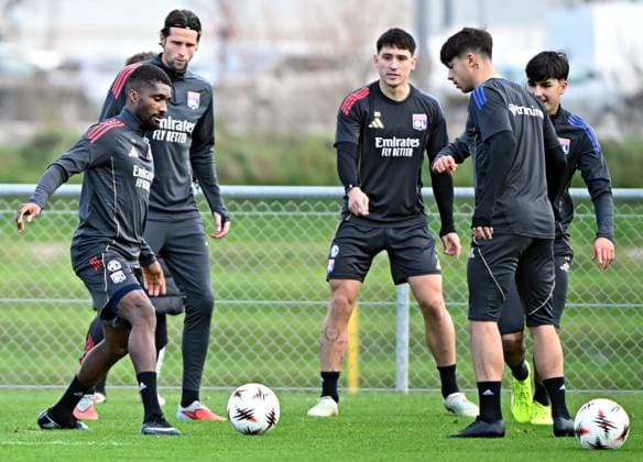 ENTRAINEMENT DE L OL PHOTOPQR LE PROGRES Stéphane GUIOCHON - Décines-Charpieu 10 12 2025 - Match Europa League OL - -GoHeadEagles -A Décines au Groupama Training Center à la veille du match de poule de l Europa League saison 2025 - 2026 OL - Go Ahead Eagles entrainement de l OL ici Clinton Mata Lyon at training before its match in Europa League Décines-Charpieu Rhône Rhône-Alpes France  Copyright: xPHOTOPQR LExPROGRES MAXPPPxStéphanexGUIOCHONx 20251210LPL5861 20251210LPL5861