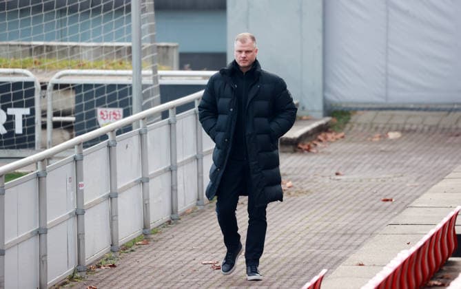 10 12 25 VfB Stuttgart Training Germany, Stuttgart, 10 12 2025, Football, Bundesliga, Season 2025 2026, VfB Stuttgart Training Fabian Wohlgemuth Board Member Sports