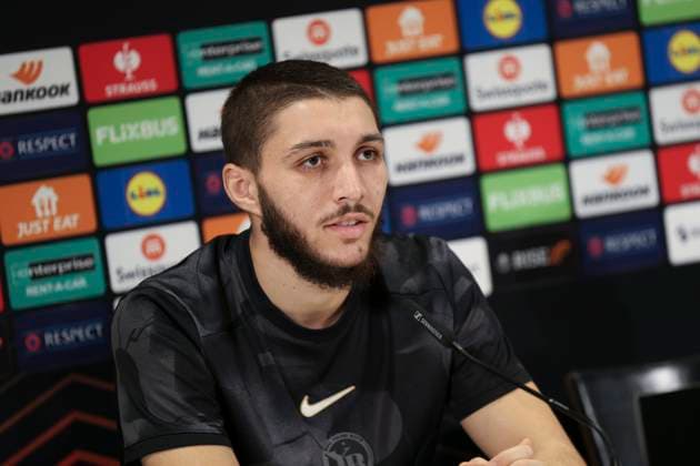 Conference de Jaouen Hadjam - PHOTOPQR VOIX DU NORD Thierry Thorel ; 10 12 2025 ; Berne , le 10 decembre 2025 - L international algerien qui evolue au poste d arrière gauche au BSC Young Boys en conference de presse avant la rencontre le LOSC en Europa League - Photo : Thierry Thorel La Voix du Nord press conference, PK, Pressekonferenz in Berne on December 10, 2025 Berne-Mitteland France  Copyright: xPHOTOPQR VOIXxDUxNORD MAXPPPxThierryxThorelx 20251210VDN6370 20251210VDN6370