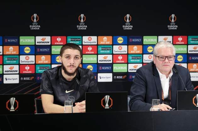 Conference de Jaouen Hadjam - PHOTOPQR VOIX DU NORD Thierry Thorel ; 10 12 2025 ; Berne , le 10 decembre 2025 - L international algerien qui evolue au poste d arrière gauche au BSC Young Boys en conference de presse avant la rencontre le LOSC en Europa League - Photo : Thierry Thorel La Voix du Nord press conference, PK, Pressekonferenz in Berne on December 10, 2025 Berne-Mitteland France  Copyright: xPHOTOPQR VOIXxDUxNORD MAXPPPxThierryxThorelx 20251210VDN6379 20251210VDN6379