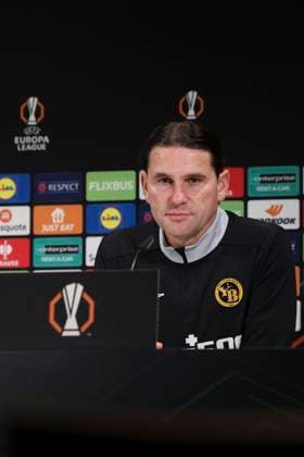 Conference de Giorgio Contini - PHOTOPQR VOIX DU NORD Thierry Thorel ; 10 12 2025 ; Berne , le 10 decembre 2025 - L entraineur des BSC Young Boys en conference de presse avant la rencontre le LOSC en Europa League - Photo : Thierry Thorel La Voix du Nord press conference, PK, Pressekonferenz in Berne on December 10, 2025 Berne-Mitteland France  Copyright: xPHOTOPQR VOIXxDUxNORD MAXPPPxThierryxThorelx 20251210VDN6728 20251210VDN6728