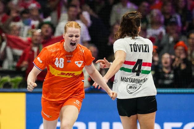 2025-12-10 Netherlands v Hungary - IHF World Women s Handball Championship ROTTERDAM, NETHERLANDS - DECEMBER 10: Dione Housheer of the Netherlands, Petra Tovizi of Hungary during the IHF World Women s Handball Championship match between Netherlands and Hungary at Ahoy on December 10, 2025 in Rotterdam, Netherlands. Rotterdam Ahoy Netherlands Content not available for redistribution in The Netherlands directly or indirectly through any third parties. Copyright: xHenkxSeppenx