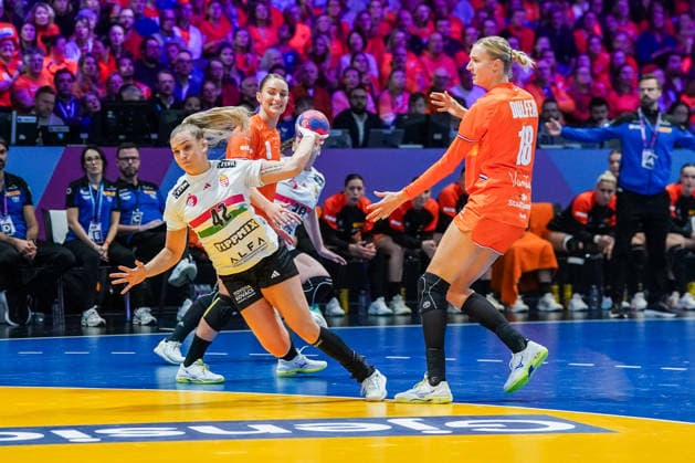 2025-12-10 Netherlands v Hungary - IHF World Women s Handball Championship ROTTERDAM, NETHERLANDS - DECEMBER 10: Katrin Klujber of Hungary, Larissa Nusser of the Netherlands, Kelly Dulfer of the Netherlands during the IHF World Women s Handball Championship match between Netherlands and Hungary at Ahoy on December 10, 2025 in Rotterdam, Netherlands. Rotterdam Ahoy Netherlands Content not available for redistribution in The Netherlands directly or indirectly through any third parties. Copyright: xHenkxSeppenx