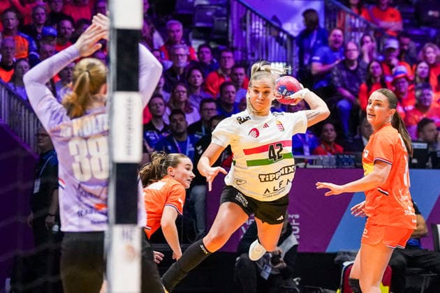 2025-12-10 Netherlands v Hungary - IHF World Women s Handball Championship ROTTERDAM, NETHERLANDS - DECEMBER 10: Yara ten Holte of the Netherlands, Katrin Klujber of Hungary, Larissa Nusser of the Netherlands during the IHF World Women s Handball Championship match between Netherlands and Hungary at Ahoy on December 10, 2025 in Rotterdam, Netherlands. Rotterdam Ahoy Netherlands Content not available for redistribution in The Netherlands directly or indirectly through any third parties. Copyright: xHenkxSeppenx