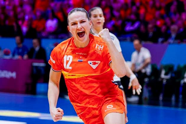 Bo van Wetering of the Netherlands celebrates Netherlands v Hungary, Quarter finals - 27th IHF Women s Handball World Championship, WM, Weltmeisterschaft Netherlands v Hungary, Ahoy, December 10, 2025, Rotterdam, Netherlands.