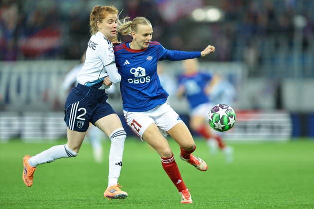 Football, Women s Champions League 2025 2026 Valerenga Paris FC Oslo 20251210 Valerenga s Karina Saevik and Paris FC s CÃ lina Ould Hocine during the Women s Champions League football match between Valerenga and Paris FC at Intility Arena Photo Thomas Andersen NTB Oslo Norway EDITORIAL USE ONLY RESTRICTED USE FOR BETTING COMPANIES  Copyright: xThomasxAndersenx xNTBx