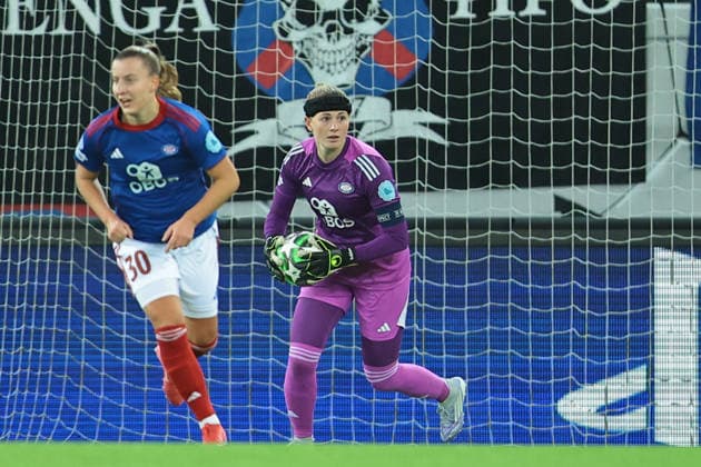 Football, Women s Champions League 2025 2026 Valerenga Paris FC Oslo 20251210 Valerenga s goalkeeper Tove Evelina Enblom during the Women s Champions League football match between Valerenga and Paris FC at Intility Arena Photo Thomas Andersen NTB Oslo Norway EDITORIAL USE ONLY RESTRICTED USE FOR BETTING COMPANIES  Copyright: xThomasxAndersenx xNTBx