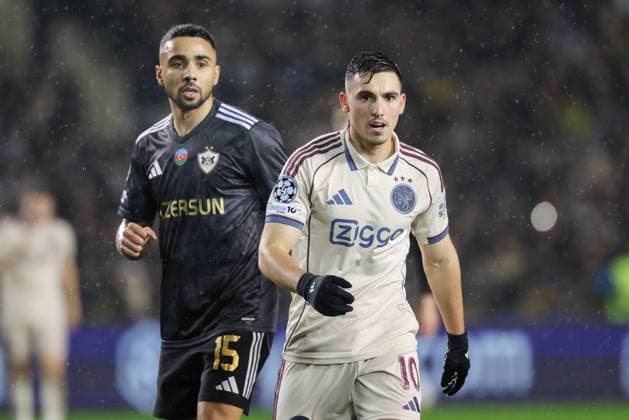 BAKU , 10-12-2025 , Tofiq Bahramov Stadion , Season 2025 2026 , UEFA Champions League football , match between FK Qarabag and Ajax Amsterdam , picture shows Qarabag FK player Leandro Andrade and Ajax player Oscar Gloukh Qarabag - Ajax  x200102945x Copyright:
